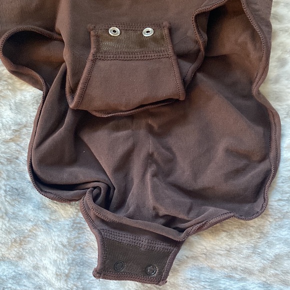 Skims Sculpting Bodysuit - Picture 7 of 8